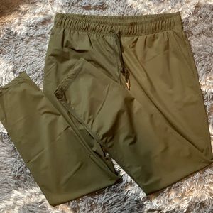 ZYIA Everywhere Pants. Olive. Size M.